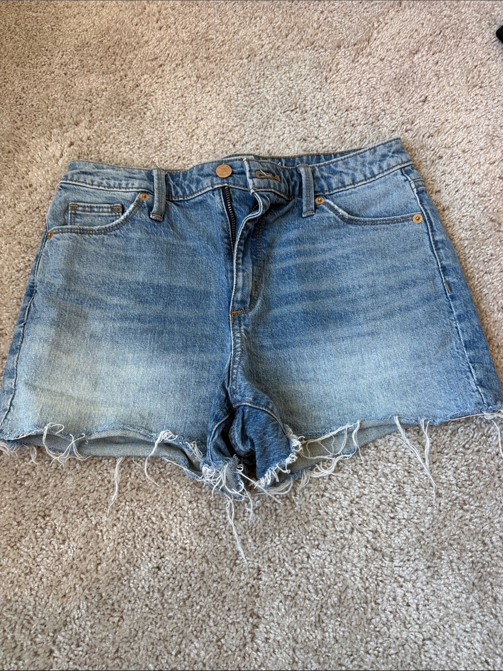 Universal Thread Light Blue Distressed Denim Cutoff Shorts, size 4/27R